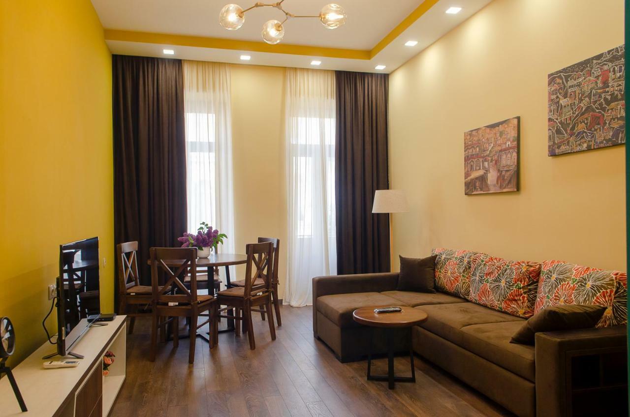 Home@97 On Aghmashenebeli Avenue Tbilisi Esterno foto